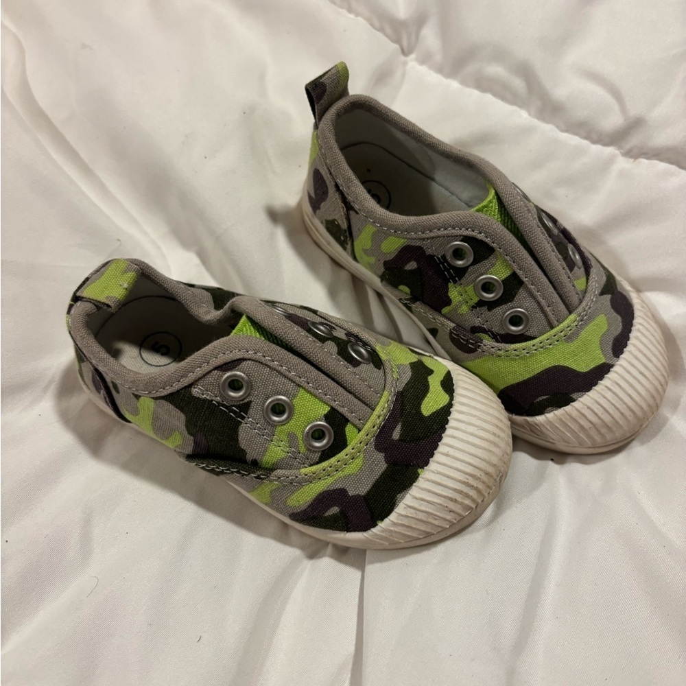 Cat & Jack Green Camouflage Kids Sneakers size 5